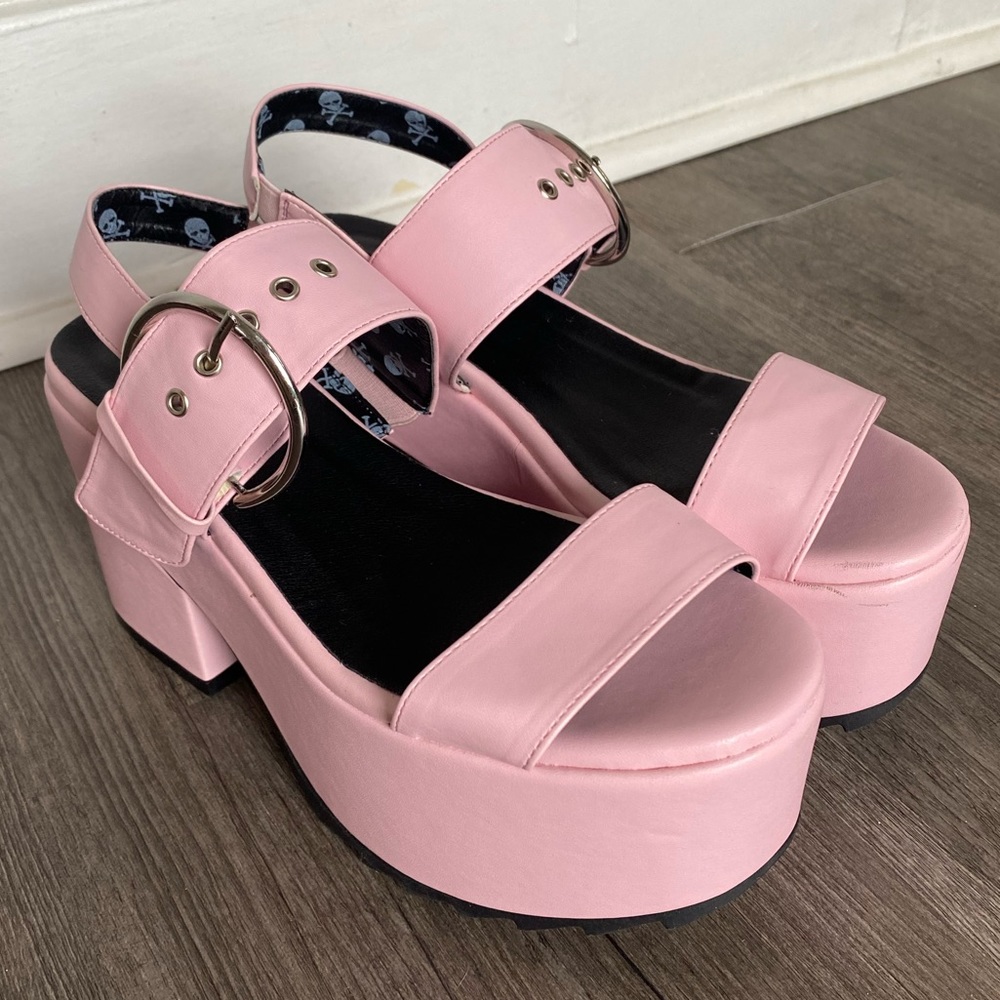 LAMODA pink platform sandals